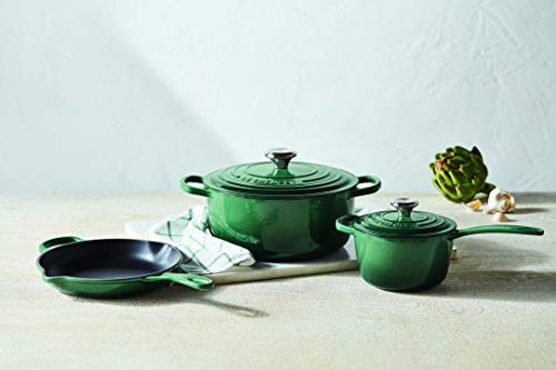 Signature Round Dutch Oven With Enameled Finish