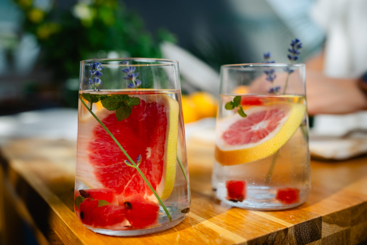 Elegant Drinking Glass Set With Sculpted Design