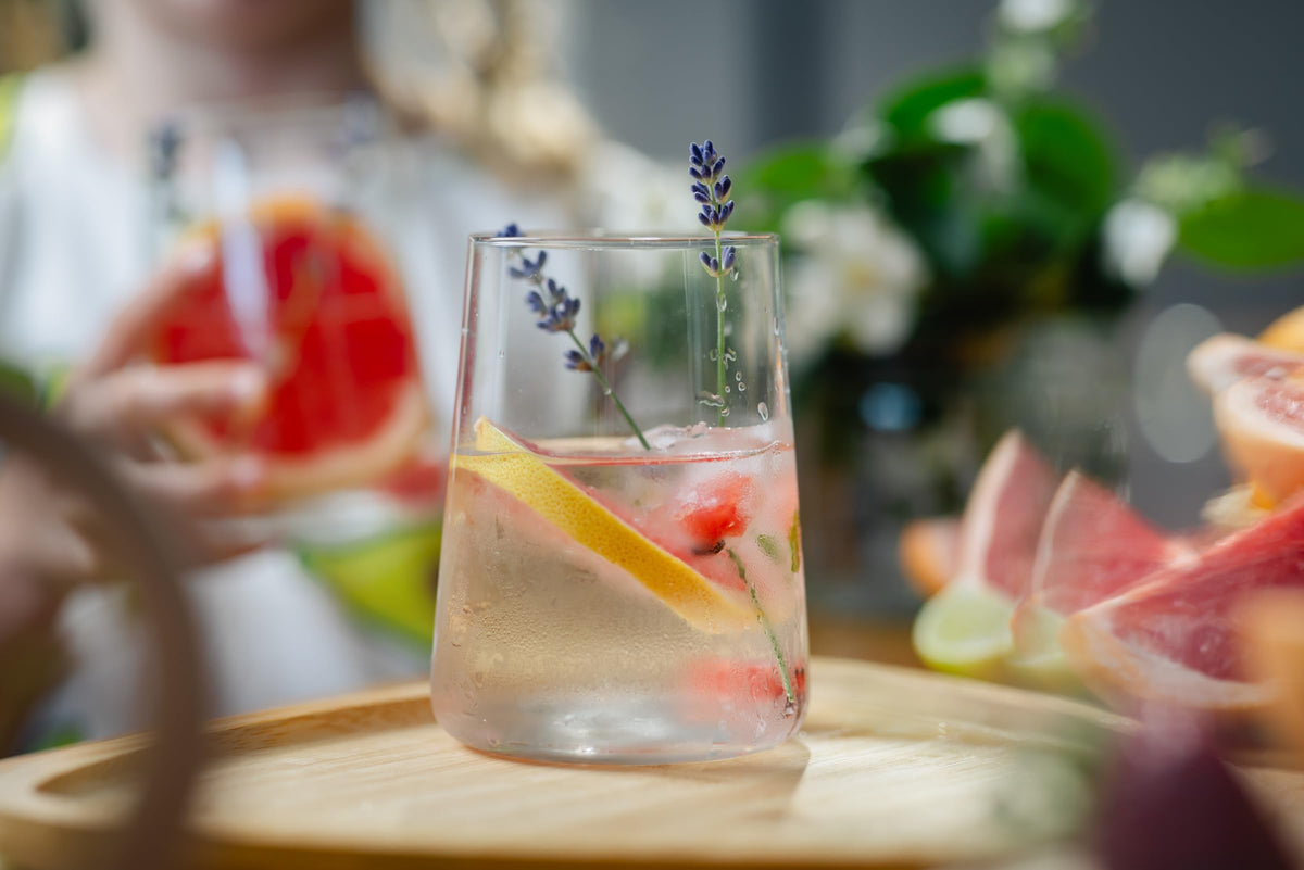 Elegant Drinking Glass Set With Sculpted Design
