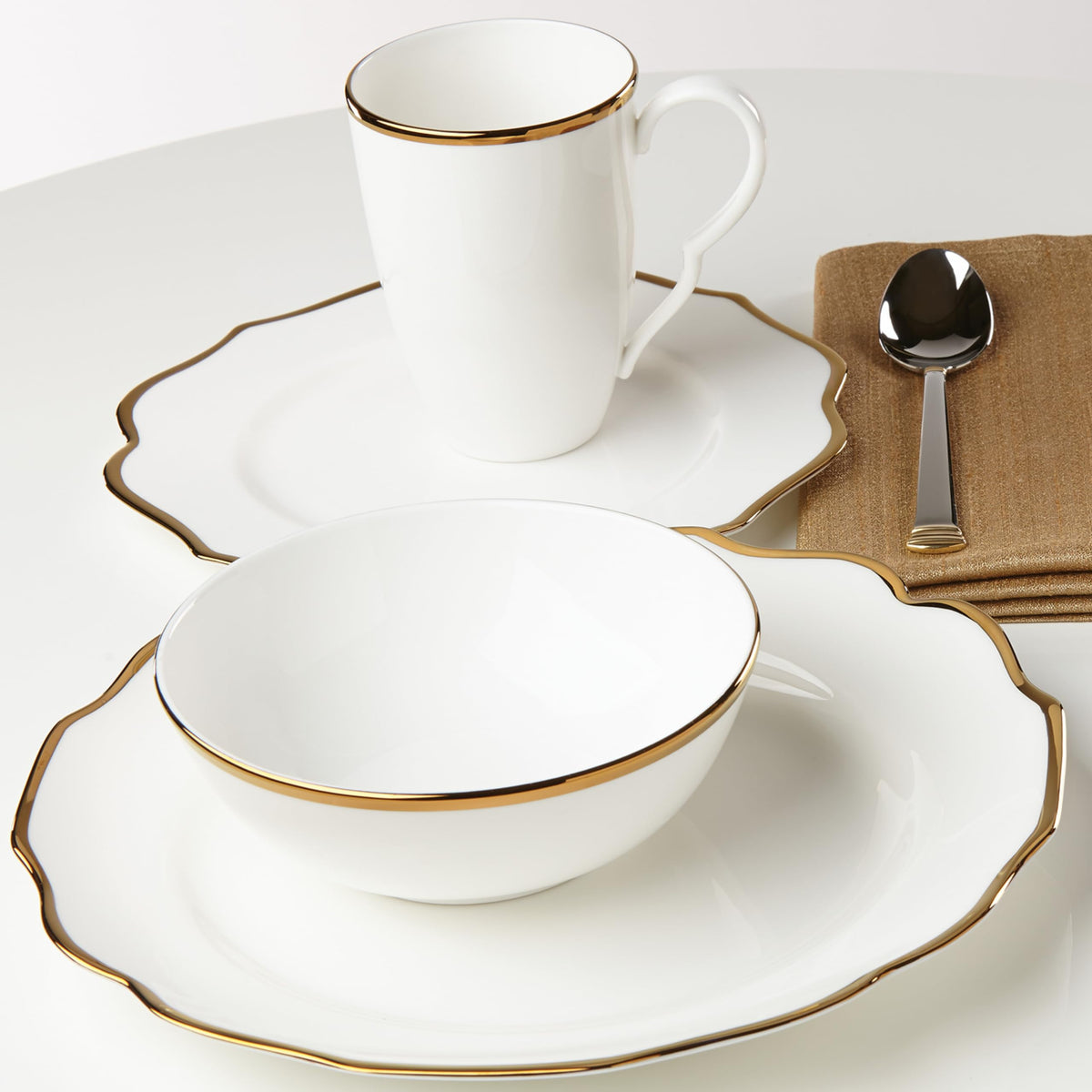 Luxe Accent Plate With Contemporary Gold Detail