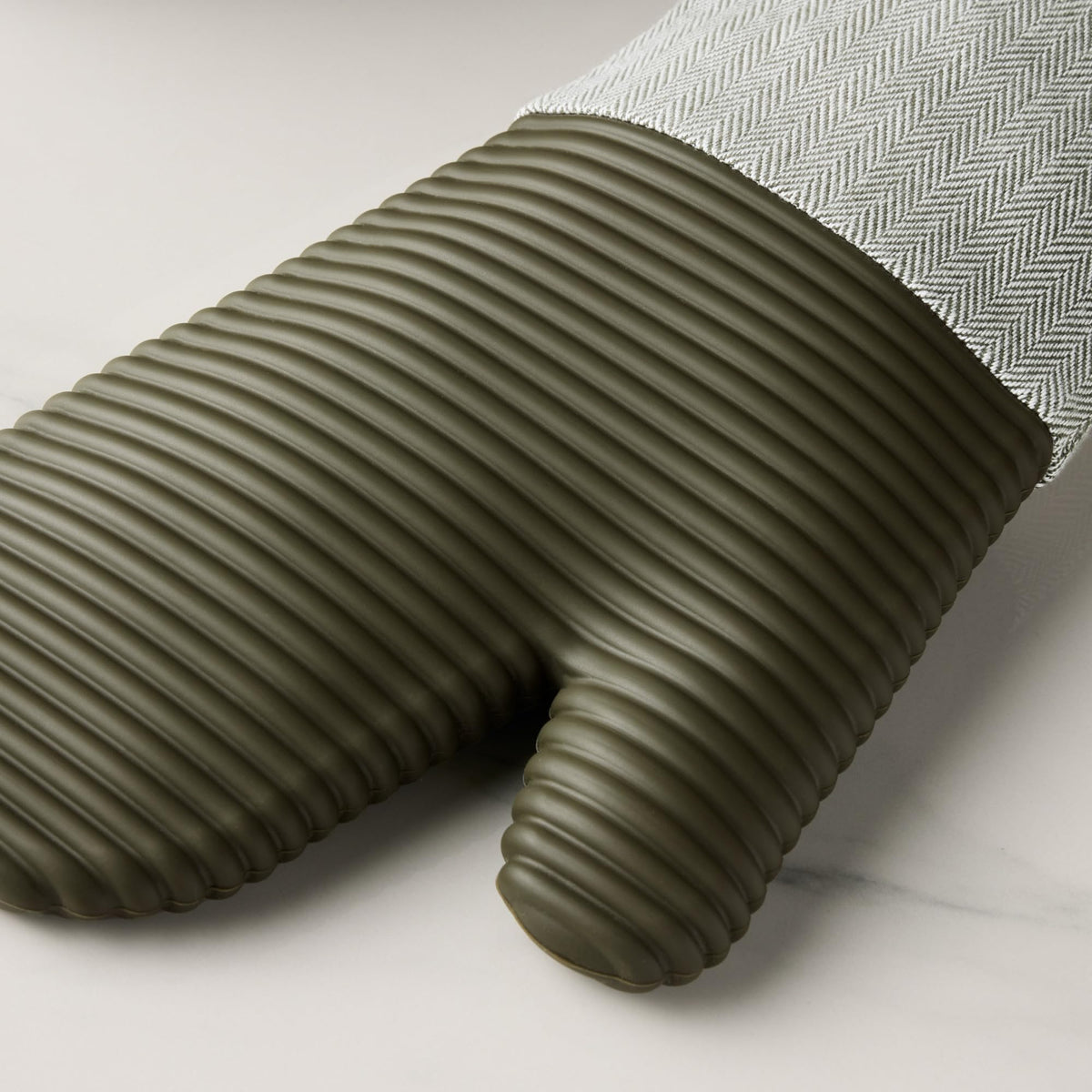 Ribbed Silicone Oven Mitts With Flexible Grip