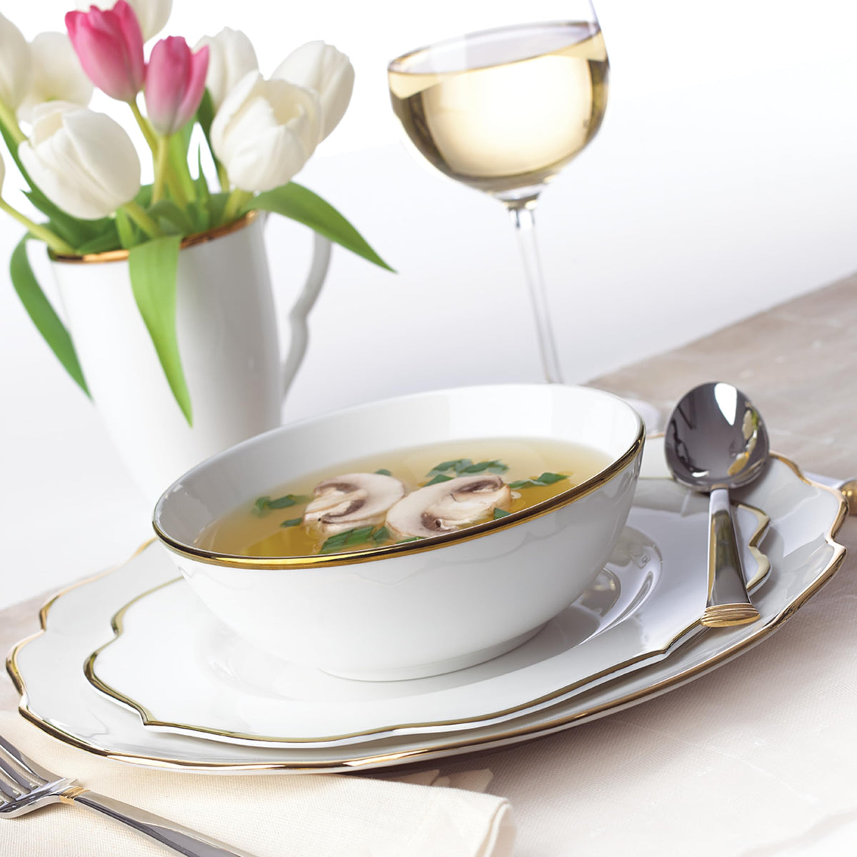 Luxe Accent Plate With Contemporary Gold Detail